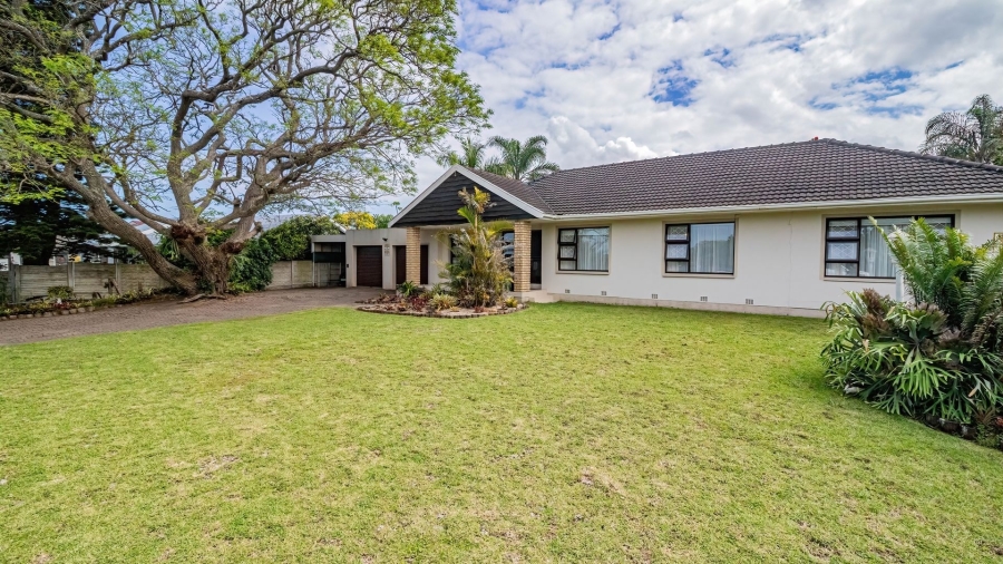3 Bedroom Property for Sale in Bonza Bay Eastern Cape